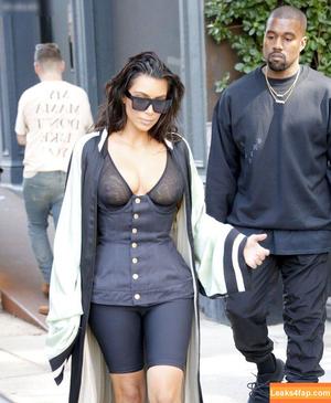 Kim Kardashian photo #4642