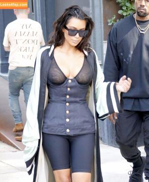 Kim Kardashian photo #4653