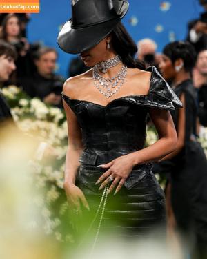 Kim Kardashian photo #4700