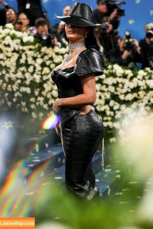 Kim Kardashian photo #4702