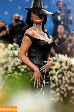 Kim Kardashian photo #4703