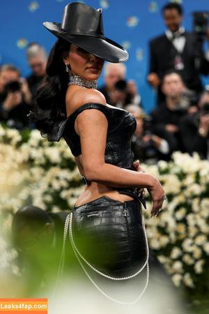 Kim Kardashian photo #4706
