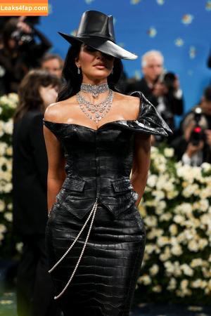 Kim Kardashian photo #4708