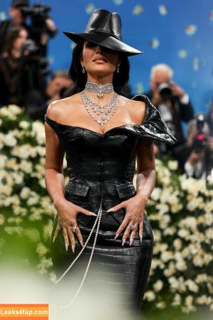 Kim Kardashian photo #4711