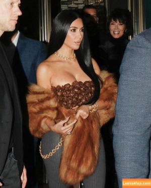 Kim Kardashian photo #4723