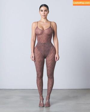 Kim Kardashian фото #4776