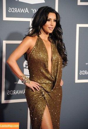 Kim Kardashian photo #4793