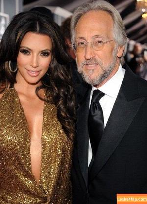 Kim Kardashian photo #4794