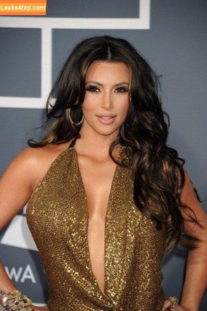 Kim Kardashian photo #4795