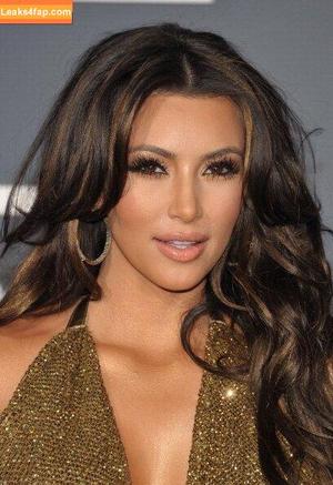 Kim Kardashian photo #4802