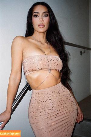 Kim Kardashian photo #4807