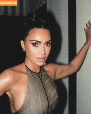 Kim Kardashian photo #4853