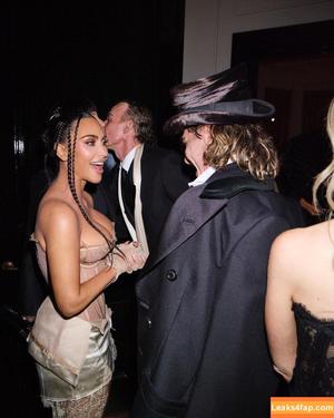 Kim Kardashian photo #4863