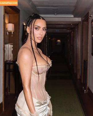 Kim Kardashian photo #4864