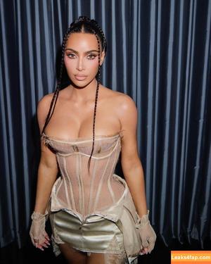 Kim Kardashian photo #4865