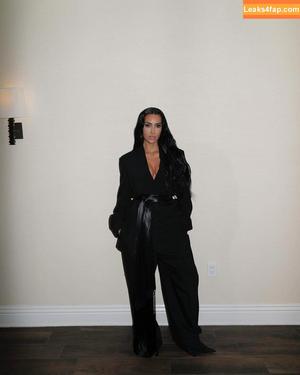 Kim Kardashian photo #4891