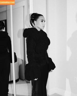 Kim Kardashian photo #4902