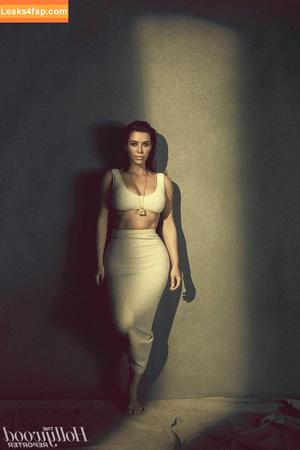 Kim Kardashian photo #4903