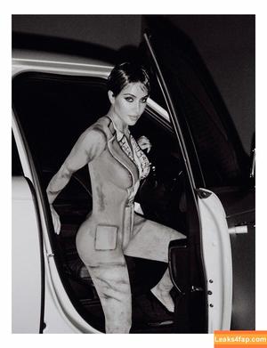 Kim Kardashian photo #4912