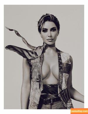 Kim Kardashian photo #4915
