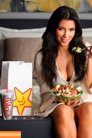 Kim Kardashian photo #4988