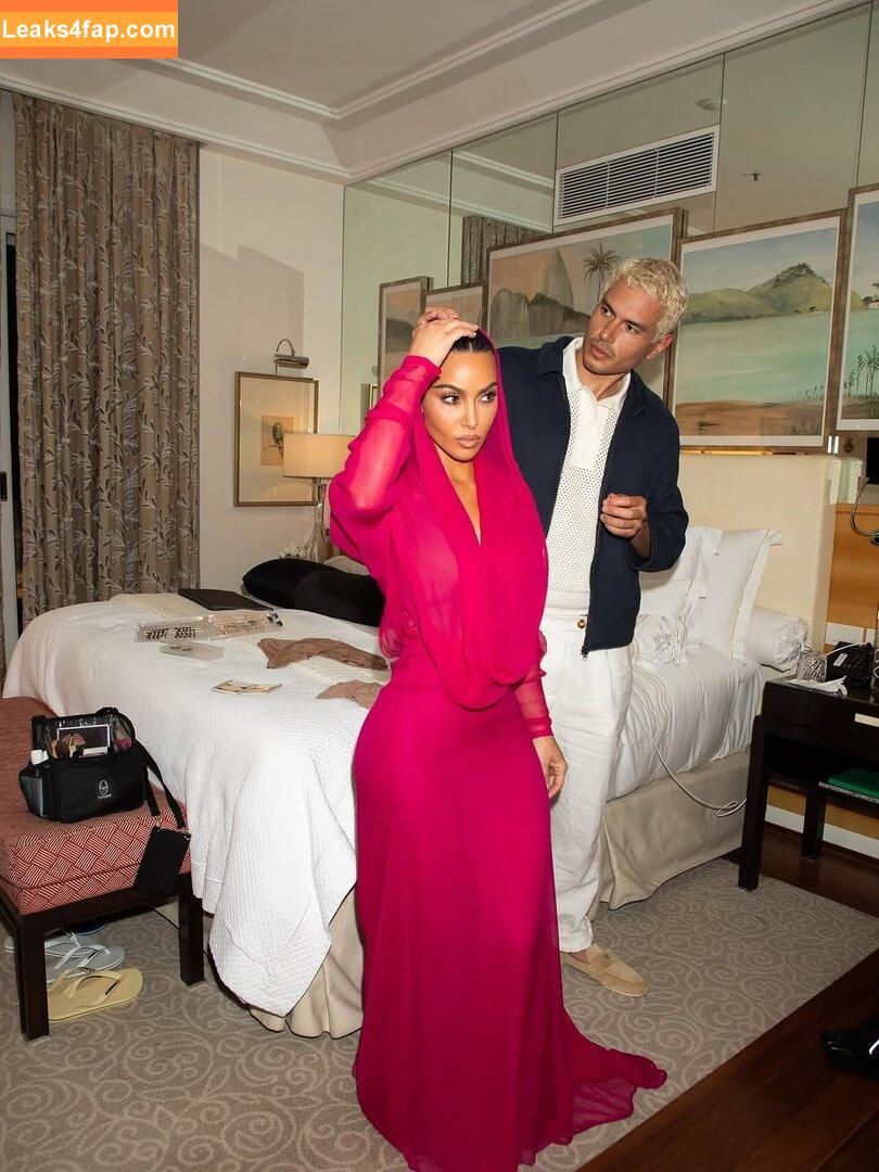 Kim Kardashian / KimKardashian / kimkadarshian слитое фото фото #5090