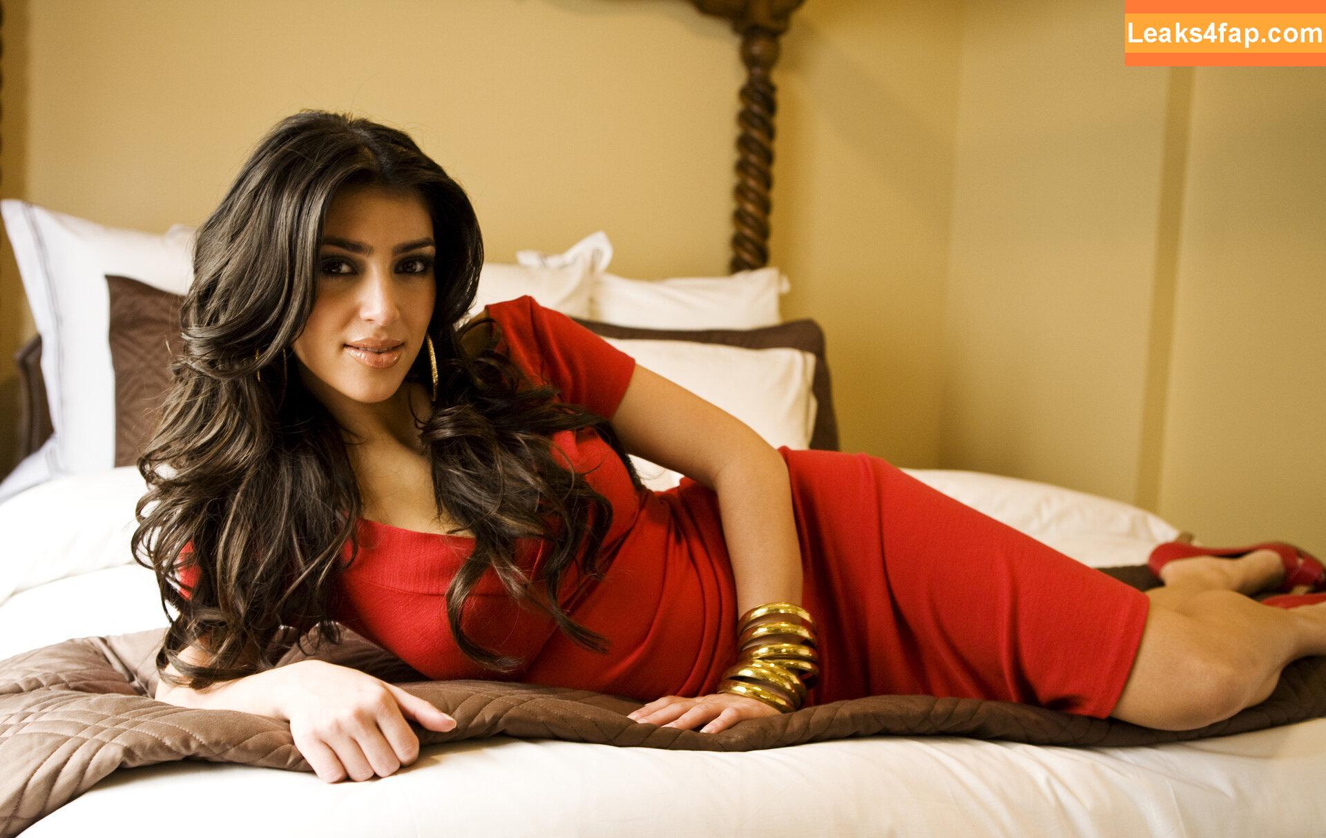 Kim Kardashian / KimKardashian / kimkadarshian leaked photo photo #5135