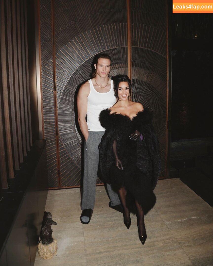 Kim Kardashian / KimKardashian leaked photo photo #5202