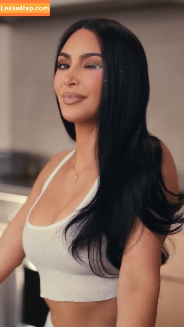 Kim Kardashian / KimKardashian leaked photo photo #5210