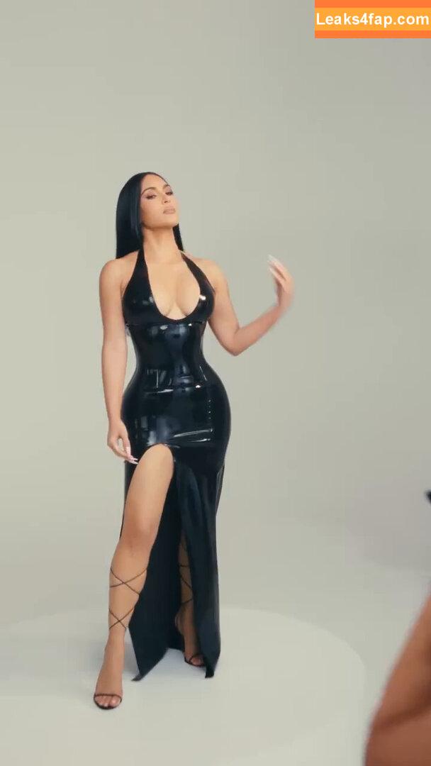 Kim Kardashian / KimKardashian leaked photo photo #5211