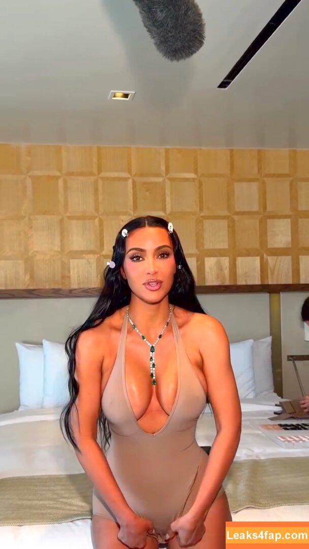Kim Kardashian / KimKardashian leaked photo photo #5227