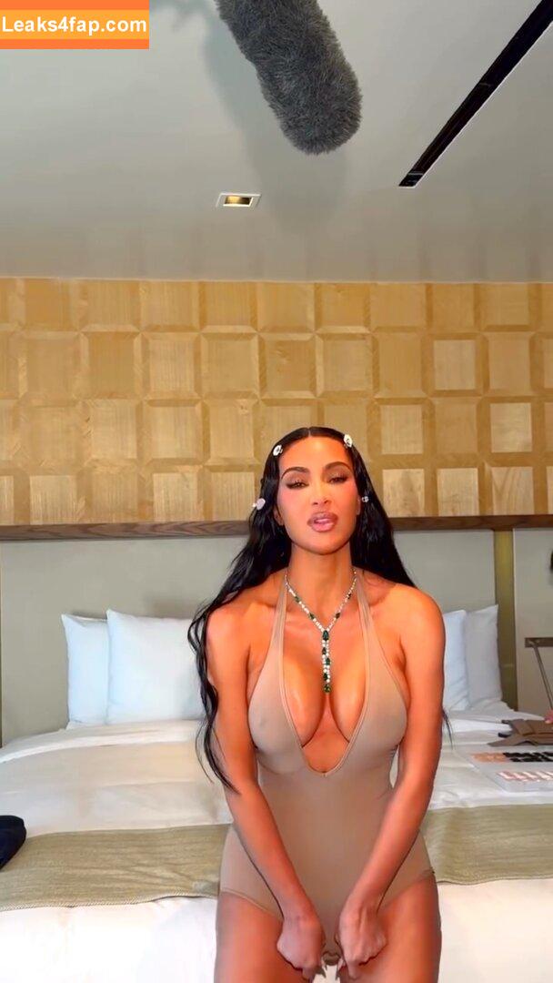 Kim Kardashian / KimKardashian leaked photo photo #5232