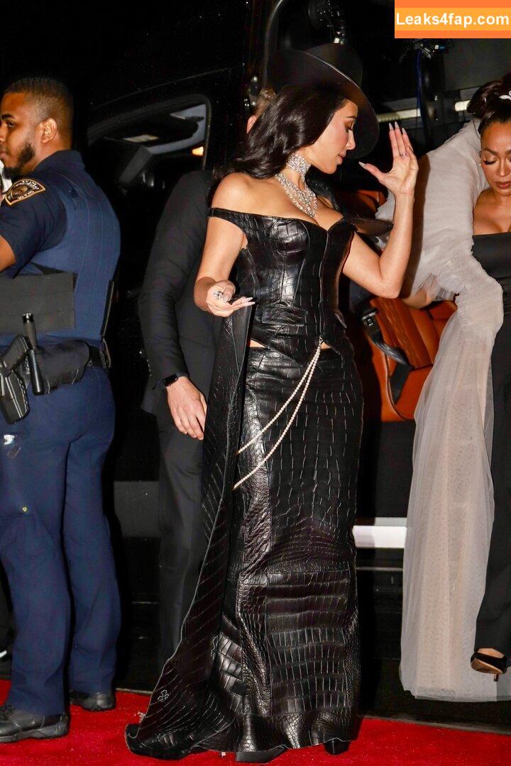 Kim Kardashian / KimKardashian leaked photo photo #5302