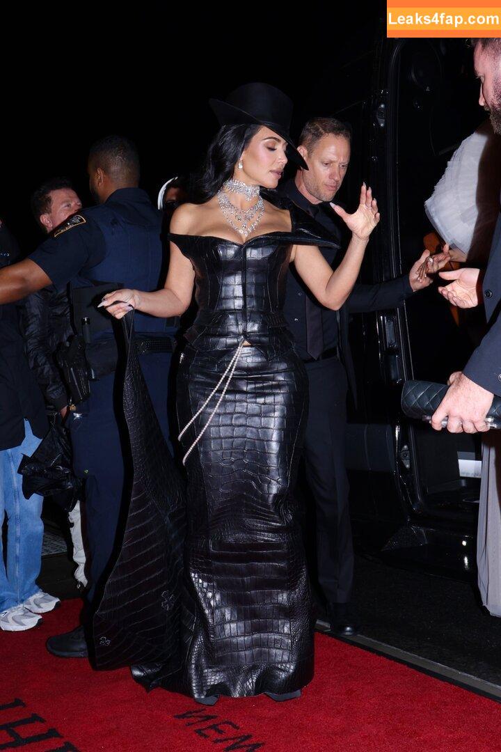 Kim Kardashian / KimKardashian leaked photo photo #5303