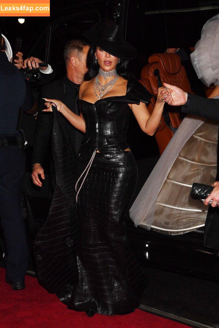 Kim Kardashian / KimKardashian leaked photo photo #5304