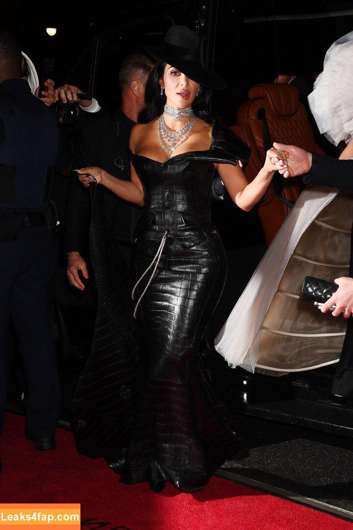 Kim Kardashian / KimKardashian leaked photo photo #5310