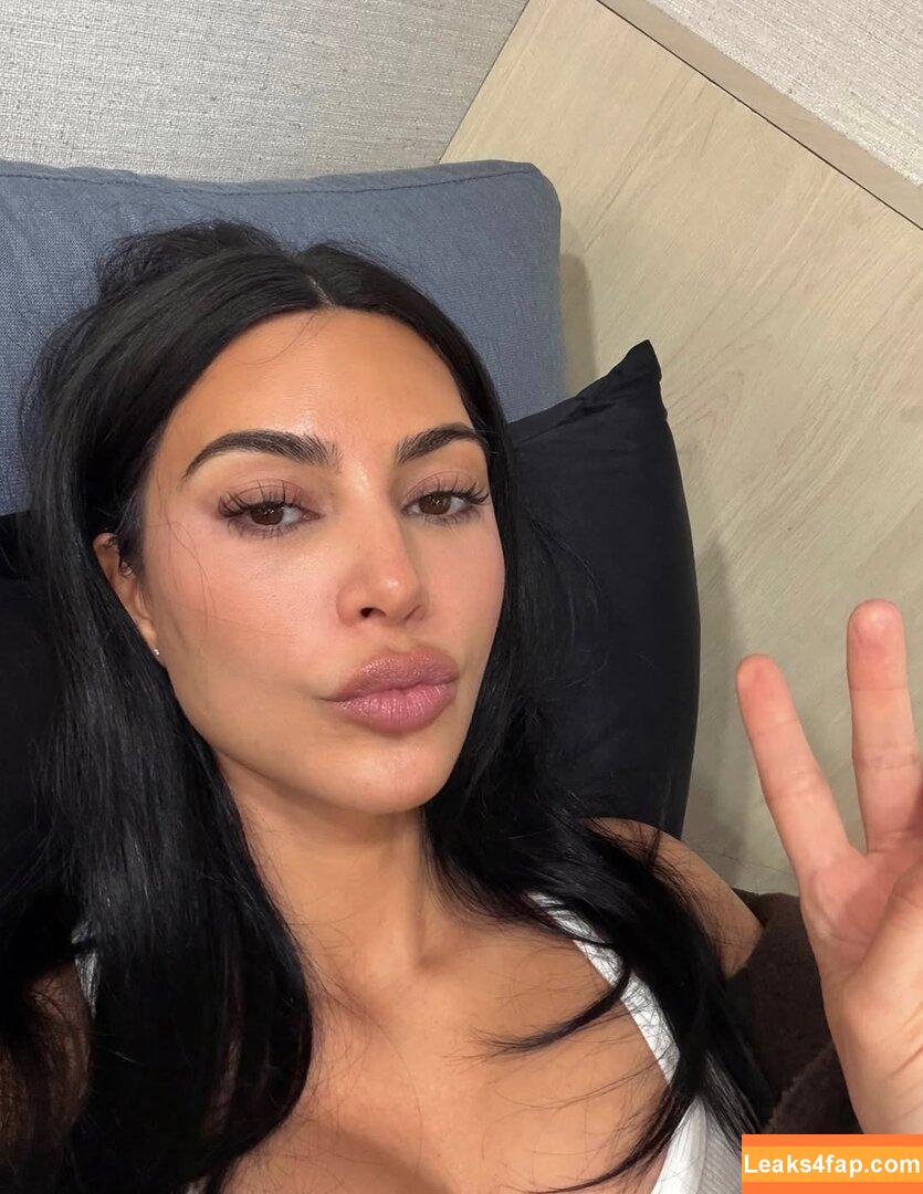 Kim Kardashian / https: / kimkardashian leaked photo photo #5448