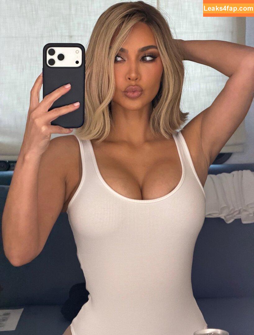 Kim Kardashian / https: / kimkardashian leaked photo photo #5457