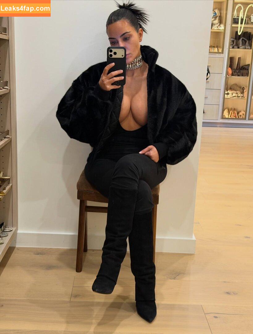 Kim Kardashian / https: / kimkardashian leaked photo photo #5458