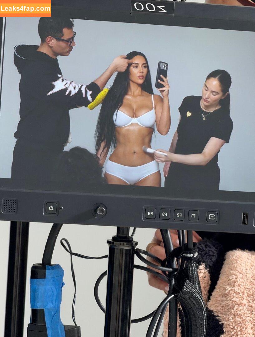 Kim Kardashian / https: / kimkardashian leaked photo photo #5459