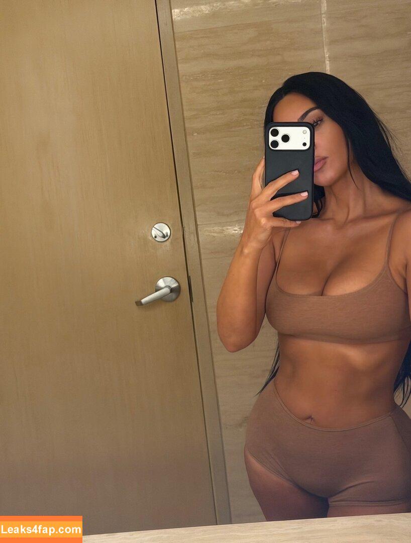 Kim Kardashian / https: / kimkardashian leaked photo photo #5467