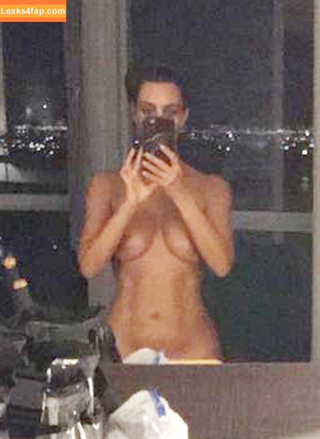 Kim Kardashian / https: / kimkardashian leaked photo photo #5470