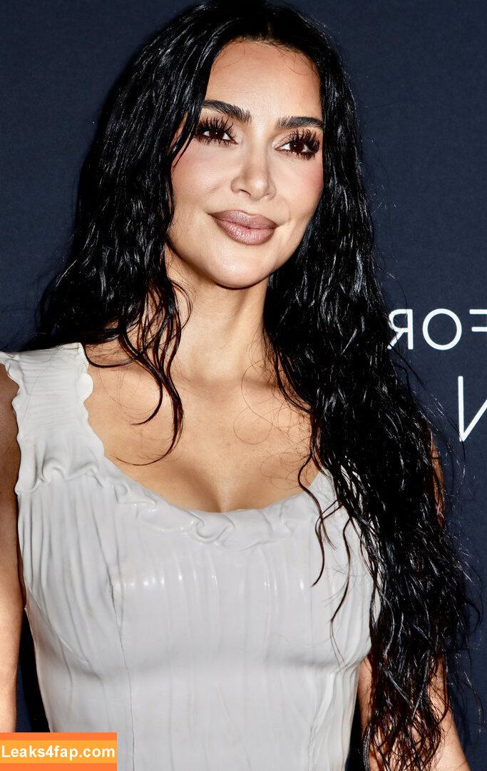 Kim Kardashian / https: / kimkadarshian / kimkardashian leaked photo photo #5497