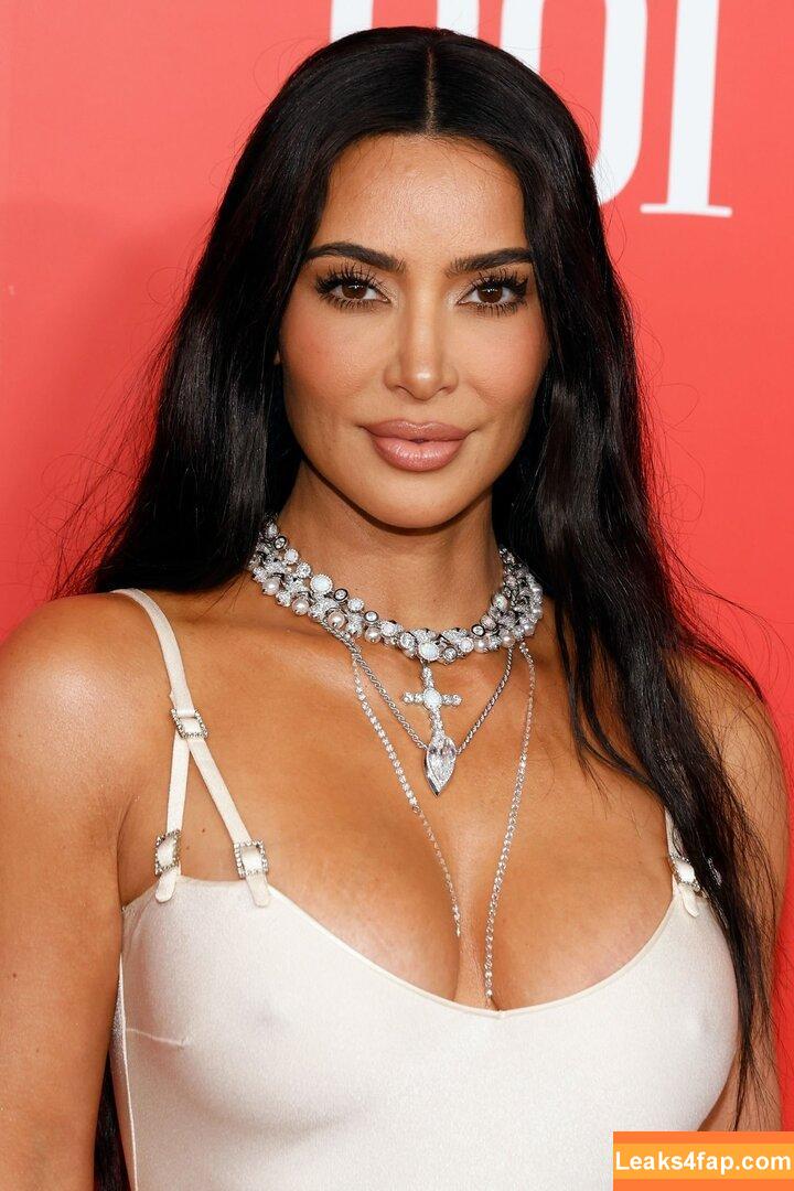 Kim Kardashian / https: / kimkadarshian / kimkardashian leaked photo photo #5525