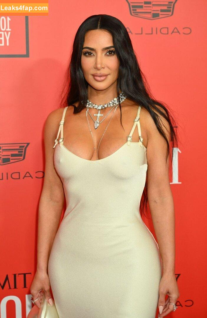 Kim Kardashian / https: / kimkadarshian / kimkardashian слитое фото фото #5529