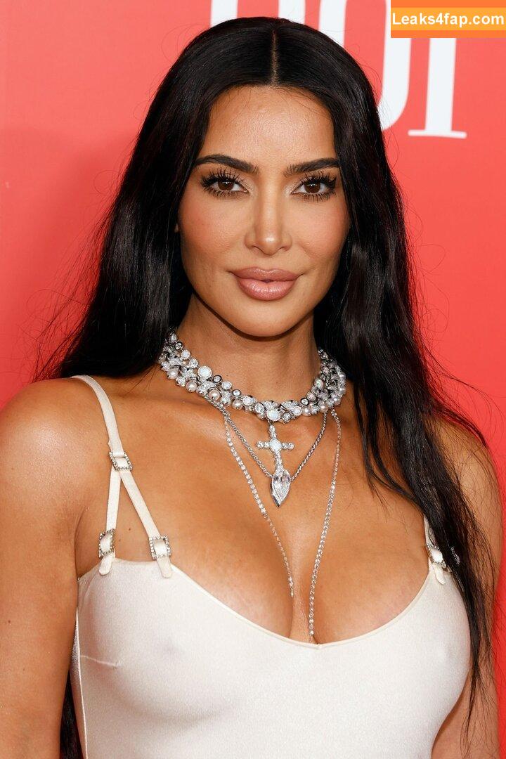 Kim Kardashian / https: / kimkadarshian / kimkardashian leaked photo photo #5588