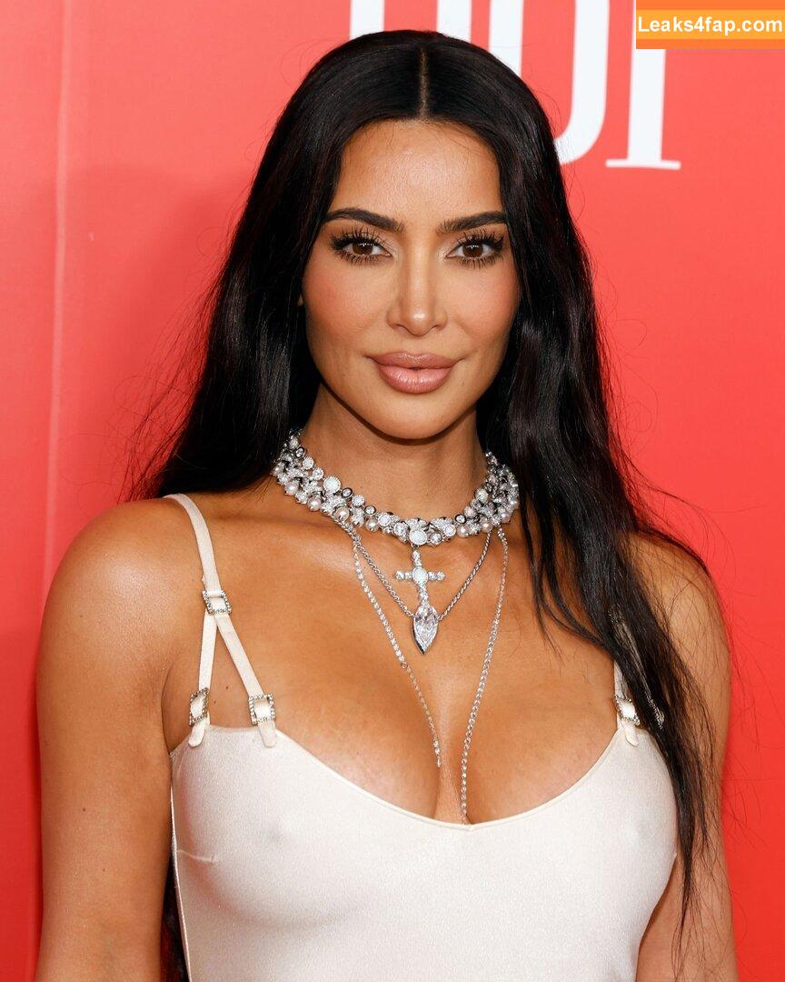 Kim Kardashian / https: / kimkadarshian / kimkardashian leaked photo photo #5589