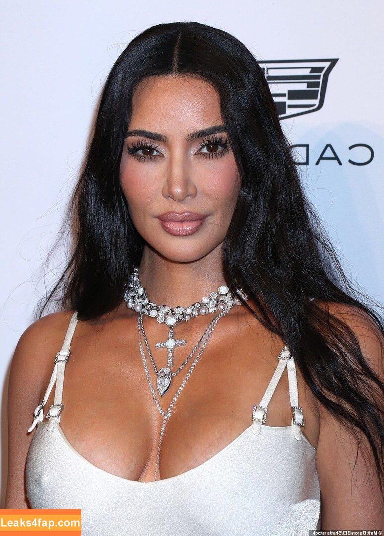 Kim Kardashian / https: / kimkadarshian / kimkardashian leaked photo photo #5596