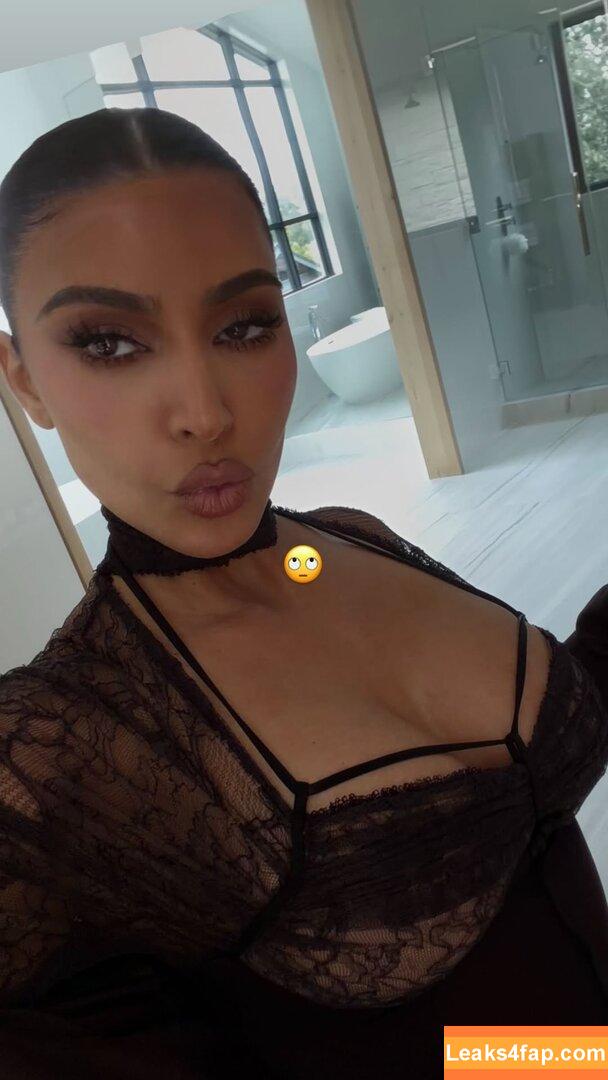 Kim Kardashian / https: / kimkadarshian / kimkardashian leaked photo photo #5599