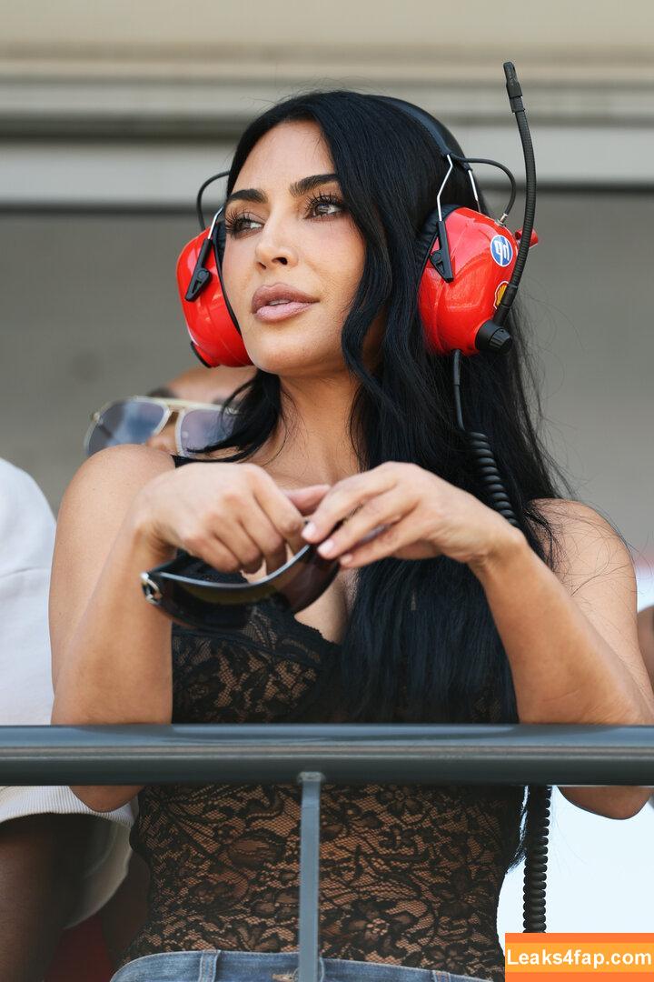 Kim Kardashian / https: / kimkadarshian / kimkardashian leaked photo photo #5607